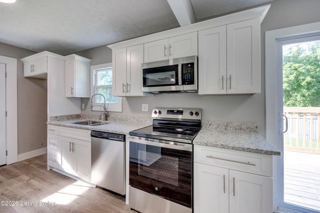 1010 Palatka Rd, Louisville, KY 40214