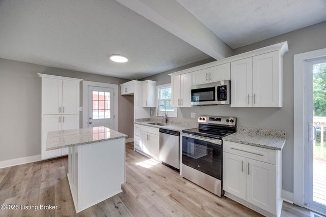 1010 Palatka Rd, Louisville, KY 40214
