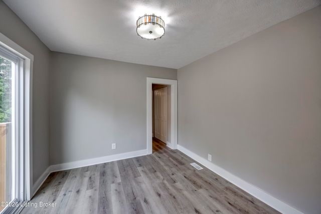 1010 Palatka Rd, Louisville, KY 40214