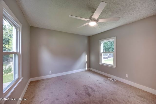 1010 Palatka Rd, Louisville, KY 40214