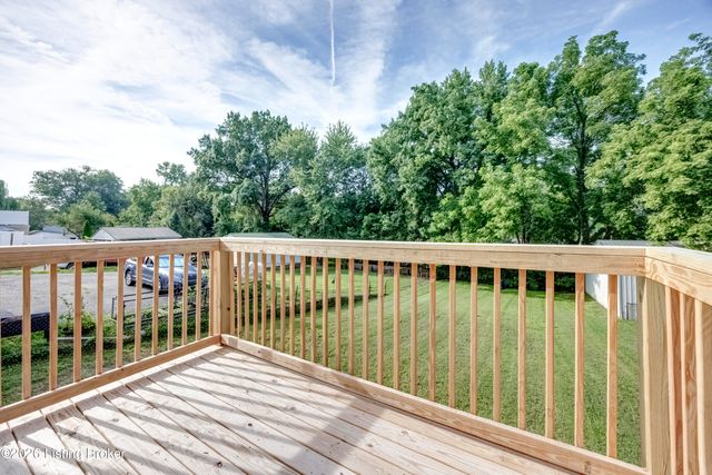 1010 Palatka Rd, Louisville, KY 40214