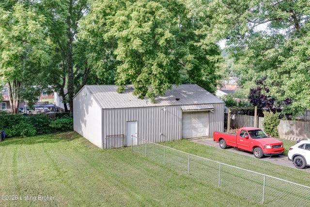 1010 Palatka Rd, Louisville, KY 40214