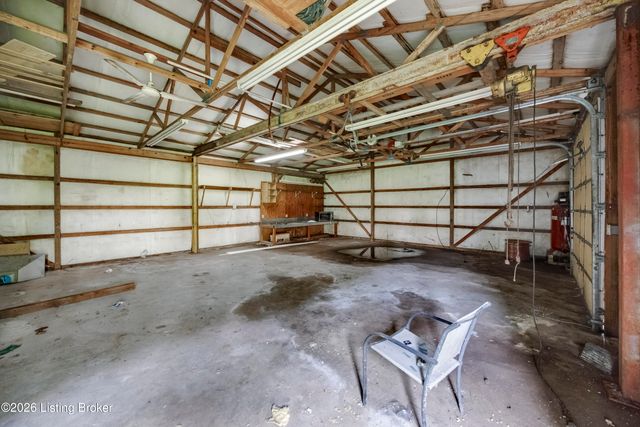 1010 Palatka Rd, Louisville, KY 40214