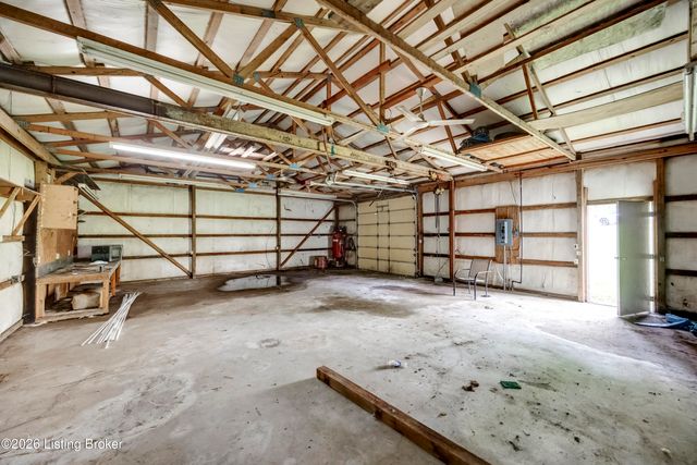 1010 Palatka Rd, Louisville, KY 40214