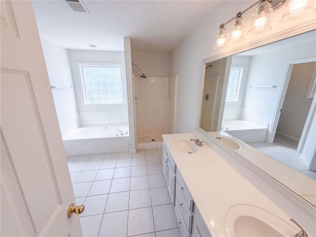 12 Columns Way, Newnan, GA 30265
