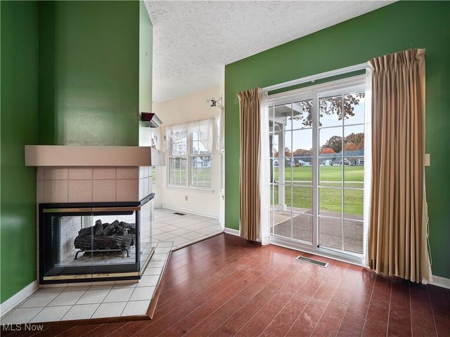 385 Vista Circle, North Olmsted, OH 44070