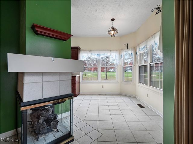 385 Vista Circle, North Olmsted, OH 44070