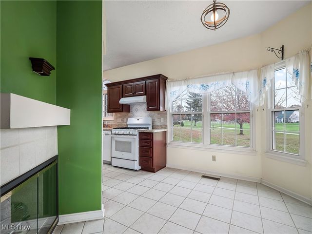 385 Vista Circle, North Olmsted, OH 44070