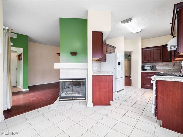 385 Vista Circle, North Olmsted, OH 44070