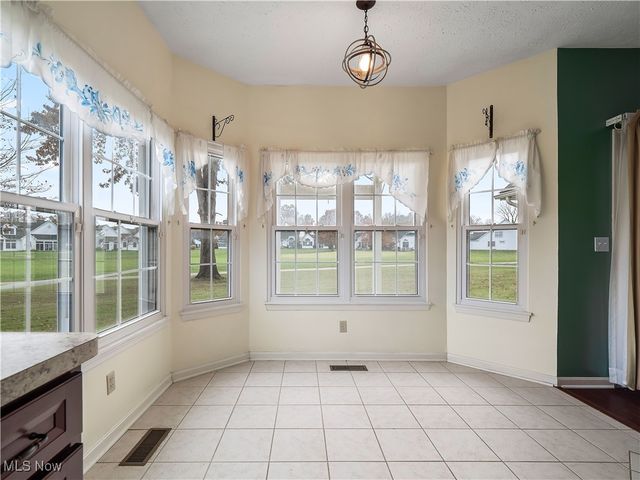 385 Vista Circle, North Olmsted, OH 44070