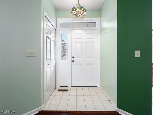 385 Vista Circle, North Olmsted, OH 44070