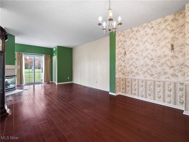 385 Vista Circle, North Olmsted, OH 44070