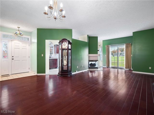 385 Vista Circle, North Olmsted, OH 44070