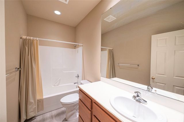 755 SE Heron Drive, College Place, WA 99324