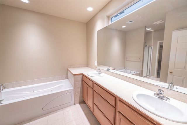 755 SE Heron Drive, College Place, WA 99324