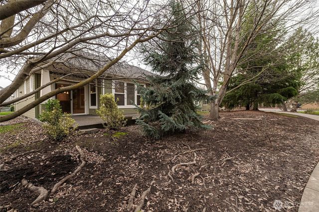 755 SE Heron Drive, College Place, WA 99324