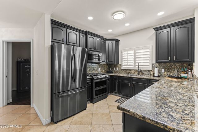 5450 E DEER VALLEY Drive 1002, Phoenix, AZ 85054