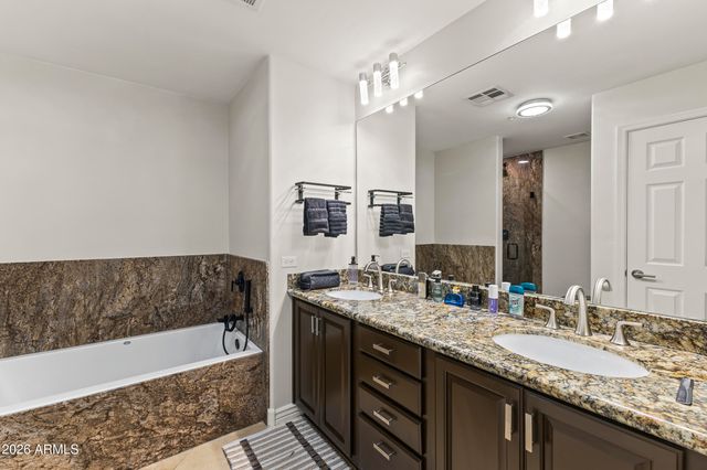 5450 E DEER VALLEY Drive 1002, Phoenix, AZ 85054