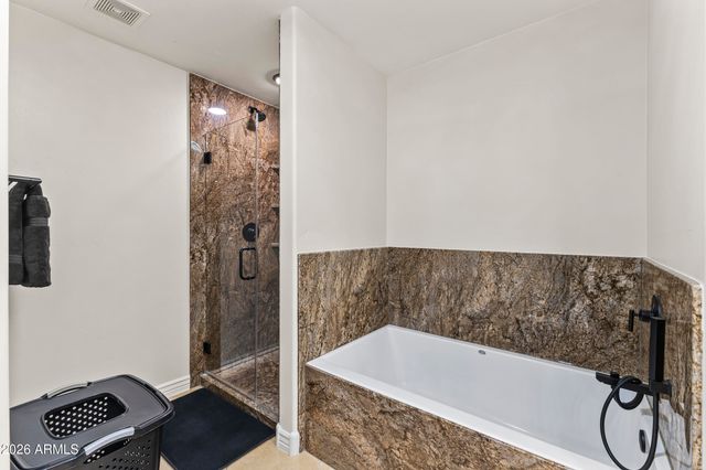 5450 E DEER VALLEY Drive 1002, Phoenix, AZ 85054