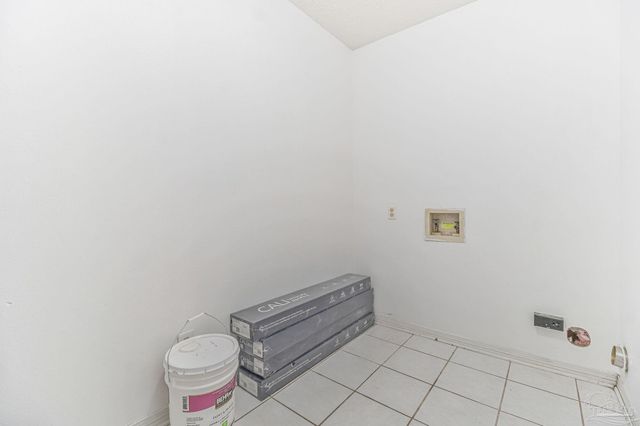 4285 Lindsey Ln, Pace, FL 32571