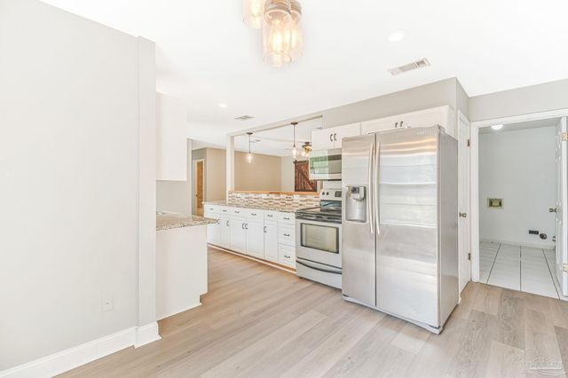 4285 Lindsey Ln, Pace, FL 32571