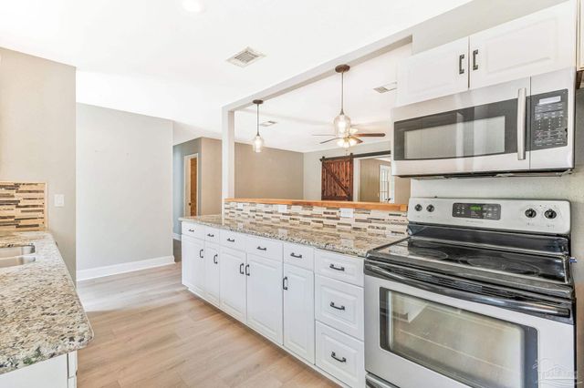 4285 Lindsey Ln, Pace, FL 32571