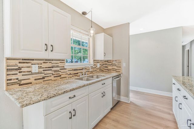 4285 Lindsey Ln, Pace, FL 32571