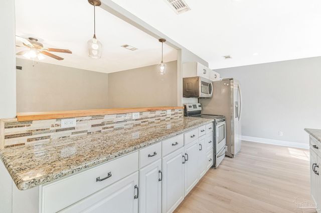 4285 Lindsey Ln, Pace, FL 32571