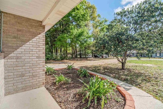 4285 Lindsey Ln, Pace, FL 32571