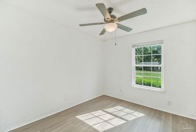 4285 Lindsey Ln, Pace, FL 32571