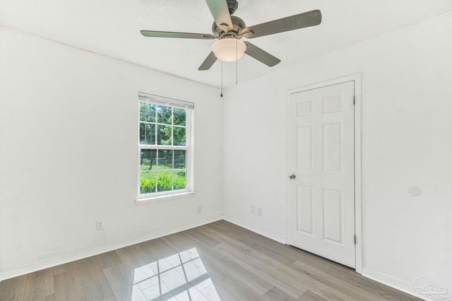 4285 Lindsey Ln, Pace, FL 32571