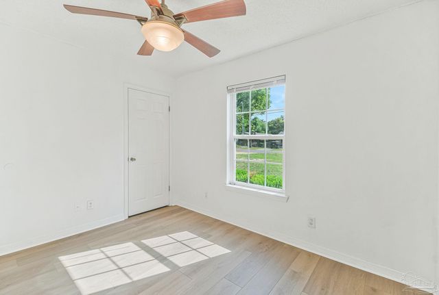 4285 Lindsey Ln, Pace, FL 32571