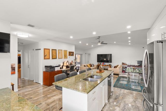 23351 Bar Lake Drive 33, Boca Raton, FL 33433