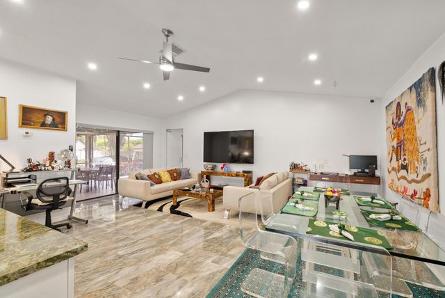 23351 Bar Lake Drive 33, Boca Raton, FL 33433