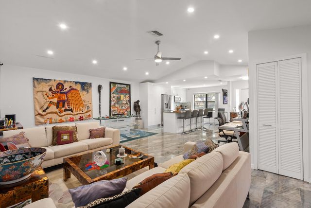 23351 Bar Lake Drive 33, Boca Raton, FL 33433