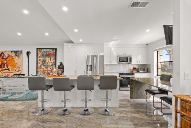 23351 Bar Lake Drive 33, Boca Raton, FL 33433