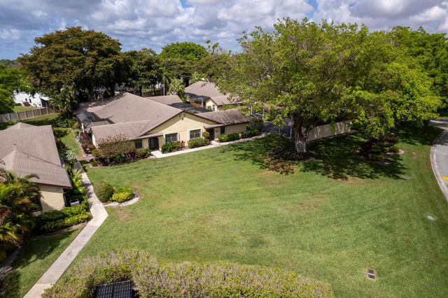 23351 Bar Lake Drive 33, Boca Raton, FL 33433