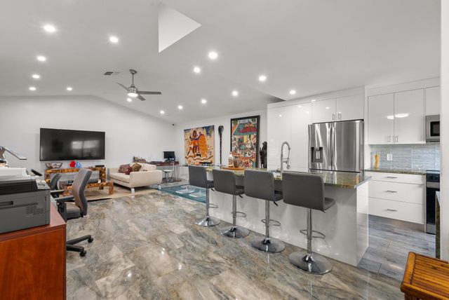 23351 Bar Lake Drive 33, Boca Raton, FL 33433