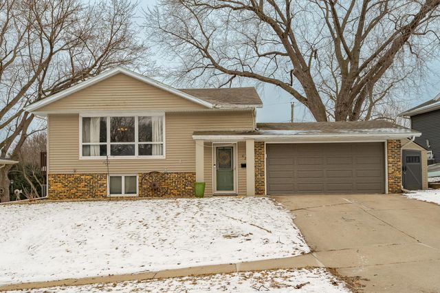 624 27th Street NW, Rochester, MN 55901
