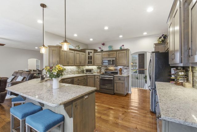 5321 S James Avenue, Springfield, MO 65810