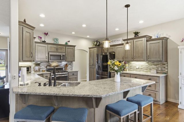 5321 S James Avenue, Springfield, MO 65810