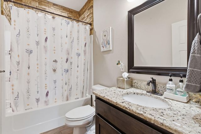 5321 S James Avenue, Springfield, MO 65810