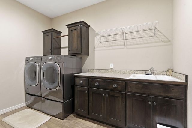 5321 S James Avenue, Springfield, MO 65810