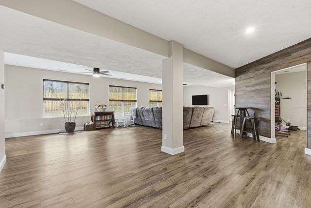 5321 S James Avenue, Springfield, MO 65810