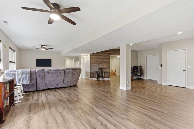 5321 S James Avenue, Springfield, MO 65810