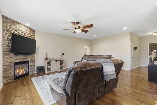 5321 S James Avenue, Springfield, MO 65810