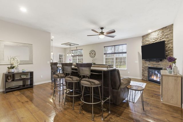 5321 S James Avenue, Springfield, MO 65810