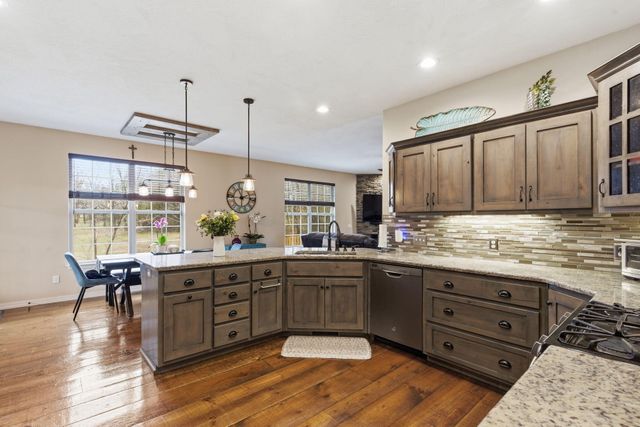 5321 S James Avenue, Springfield, MO 65810