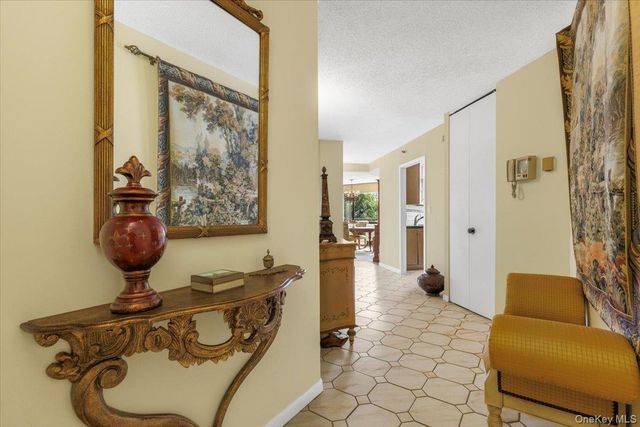 25 Rockledge Avenue 205, White Plains, NY 10601