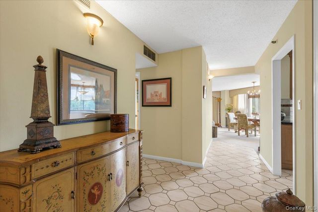 25 Rockledge Avenue 205, White Plains, NY 10601